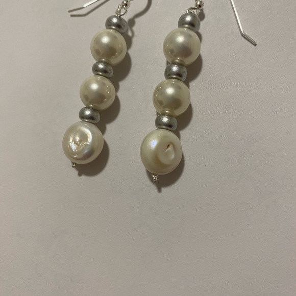💙2 for $12 Earrings,good quality pearlized beads. - Picture 3 of 5